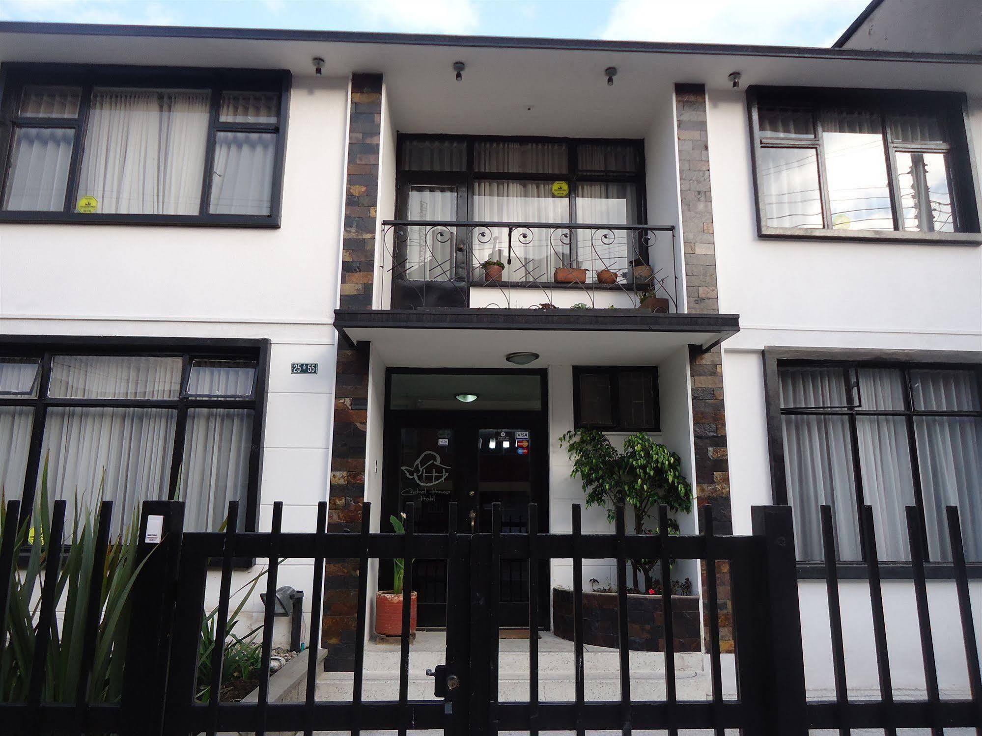 Hotel Central House A 5 Min De La Embajada Americana Bogota Luaran gambar